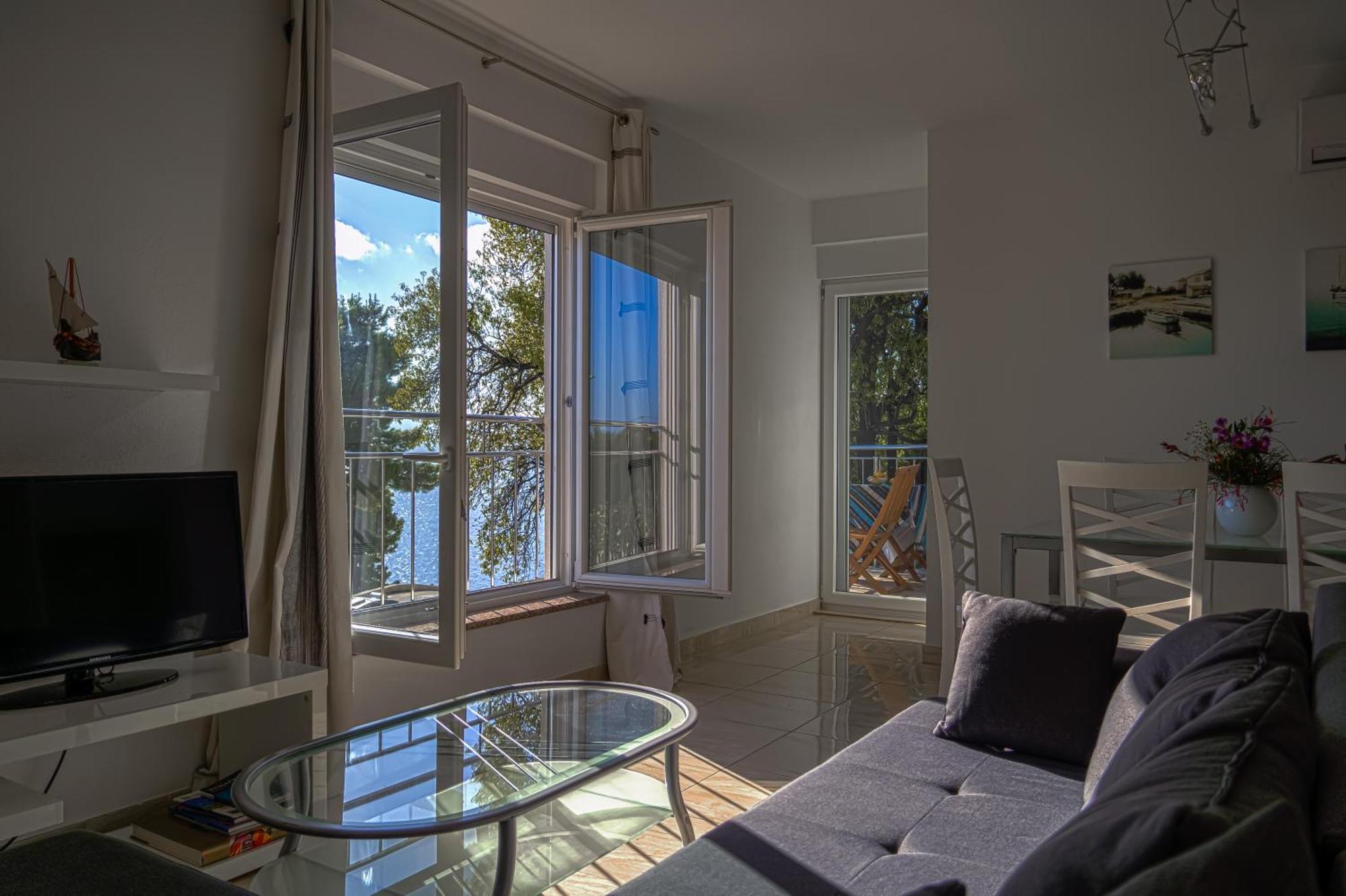 Apartments Sara & Nina Omiš Exterior foto