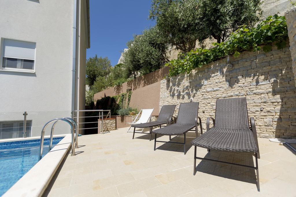 Apartments Sara & Nina Omiš Exterior foto